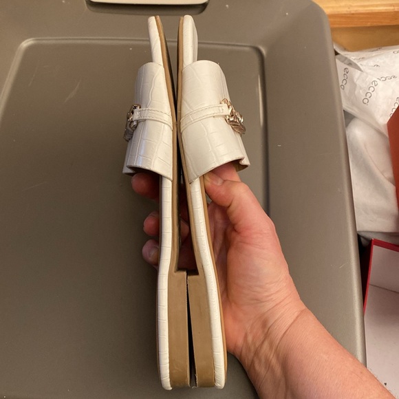 SHEIN white flats with silver chain accent - Picture 3 of 4